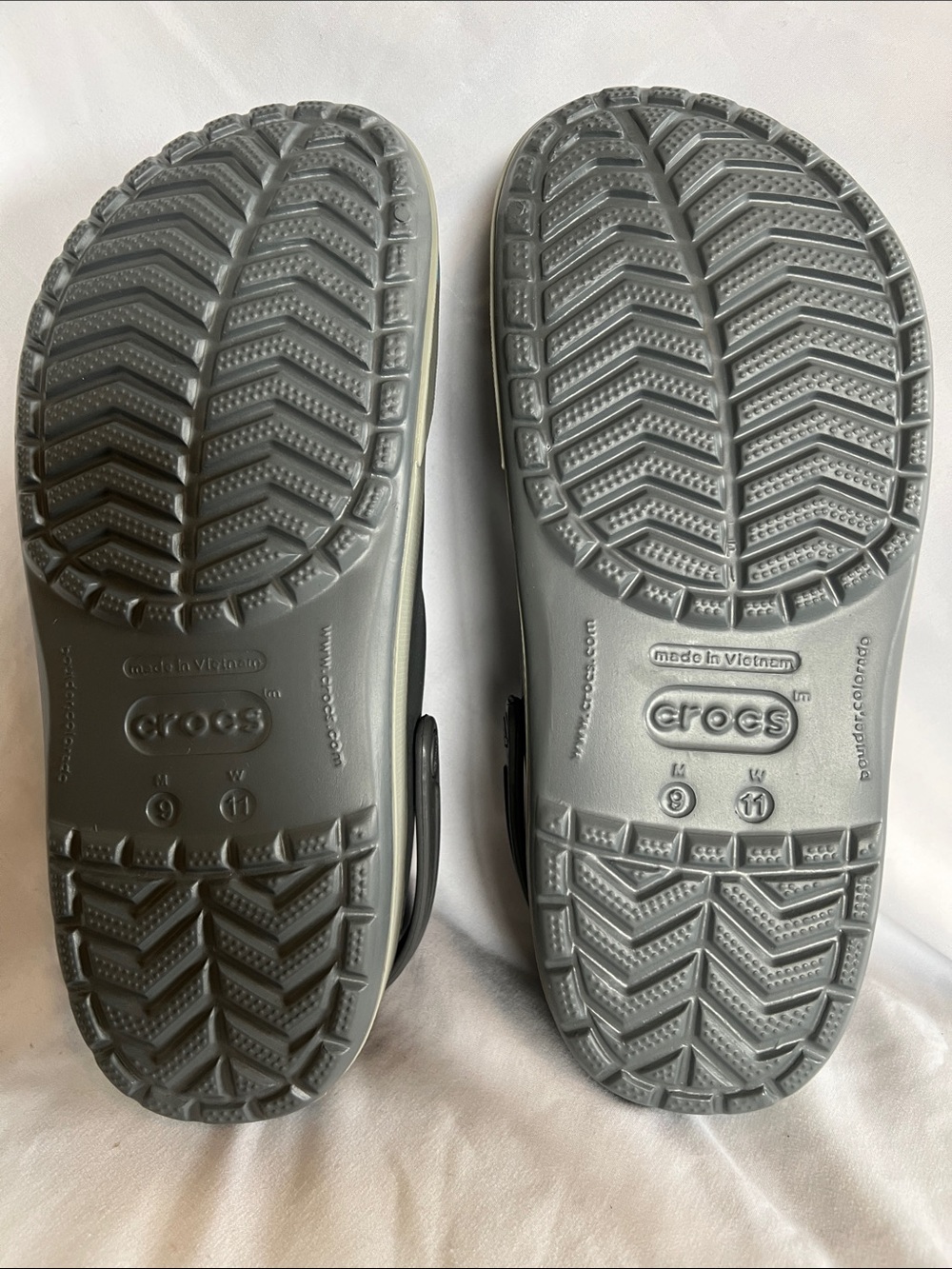 Mens Gray Waterproof Clogs with Light Blue Trim New Without Tags Never Worn - Picture 6 of 6